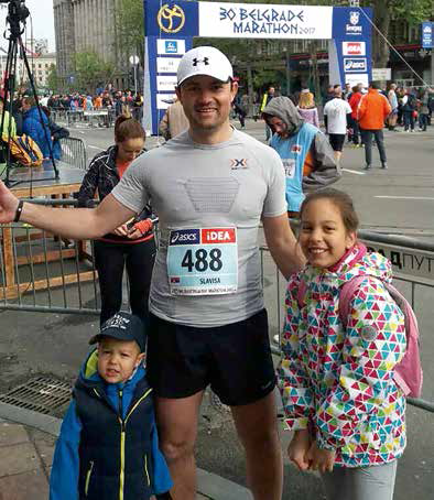 Slaviša sa sinom Andrejom (4) i ćerkom Anđelom (9) na Beogradskom maratonu 2017. godine